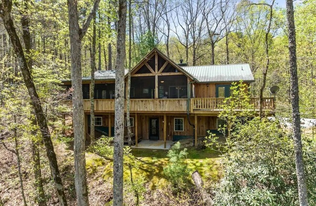 6BDRM Cabin only 10 mins to Alpine Helen/ Hot Tub/ Firepit/ Game Room/ Satellite