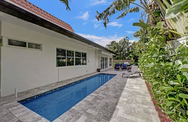 6Bed 4Bath Villa - Pool - Garage - Close to Beach