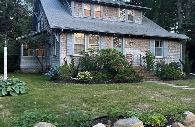 6bedroom, 4bath, chefs kitchen, central air, ping pong, walking distance to town