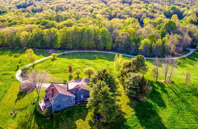 6BR Berkshire Gem - 38 acres de nature - à quelques minutes de la station de ski de Jiminy Peak