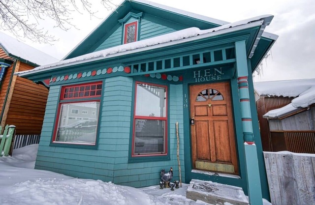 6BR Cozy Victorian - Block from Main St - Groups