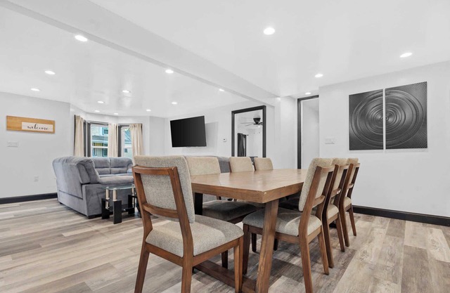 6BR Homes Perfect for Large Groups & Families Near Niagara Falls Attractions