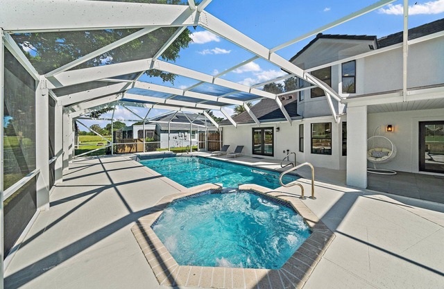 6BR Luxury Wellington Villa with Pool & Spa