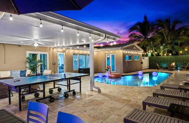 6BR Paradise: Pool, Games & Relaxation