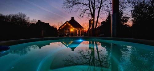 6P Vip huis met Royale tuin en hottub 110