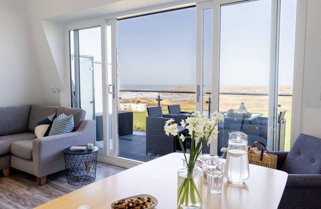 7 Beachview - apartment in Crantock sleeps 4 guests in 2 bedrooms