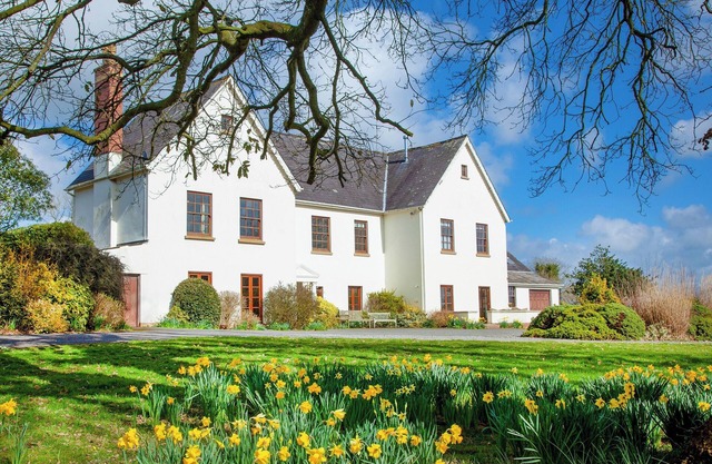 7 bedroom accommodation in Littleham, near Bideford