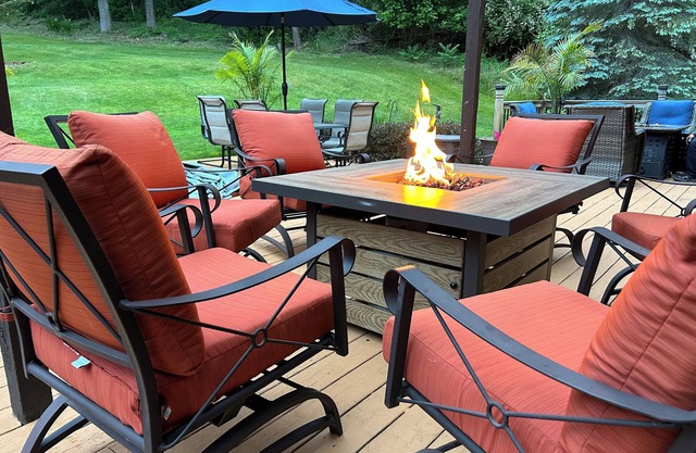 7-Bedroom House with Amazing Deck & Backyard! Near TC, Wineries, Resort, Beach!