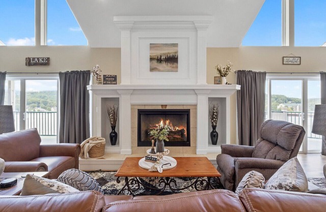 7 Bedroom Penthouse! - Pool Table & 2 Pools!