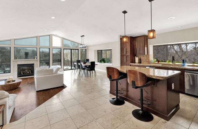 7-Bedroom Retreat - Giant Hot Tub, Gorgeous Mountain Views on 2 Acres!