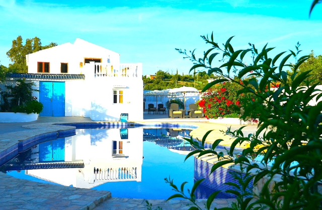 7 Bedrooms Sleeps 16