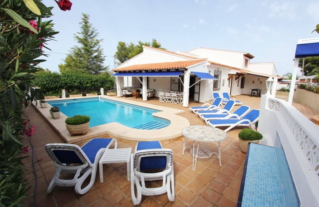 7 lits, 6 salles de bain, cuisine d'été, spacieuse, confortable, vue sur la mer, près de la plage
