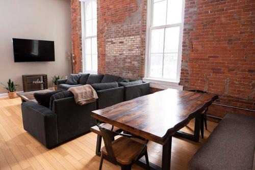 7 Beds off Georgia Street Near Convention Center