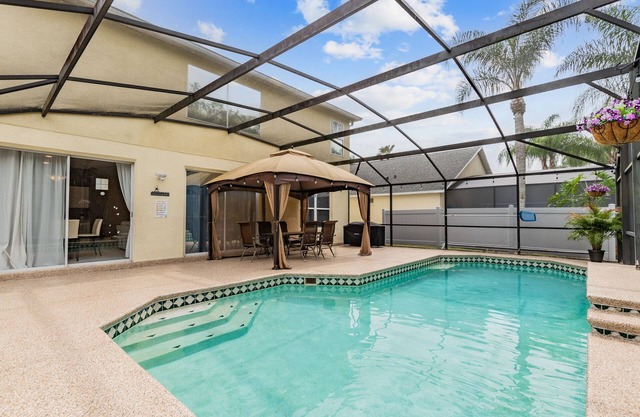7 Br/4.5 BA Pool