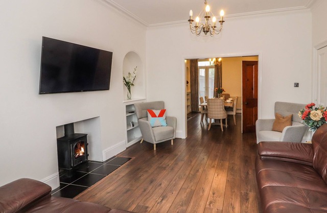 7 LONSDALE TERRACE, character holiday cottage in Penrith