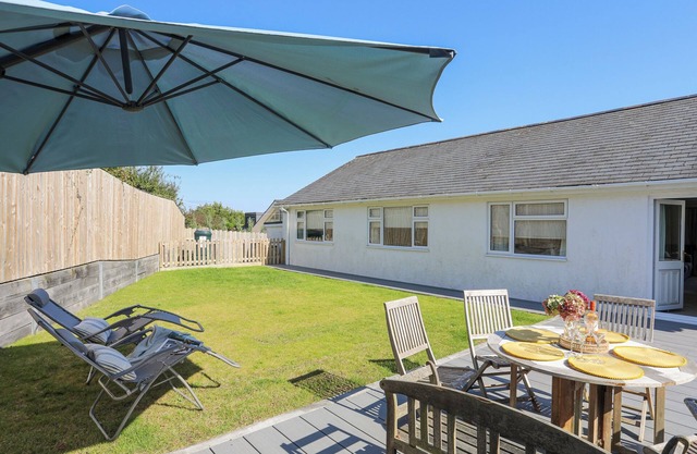 7 MAES AWEL, pet friendly, country holiday cottage in Abersoch
