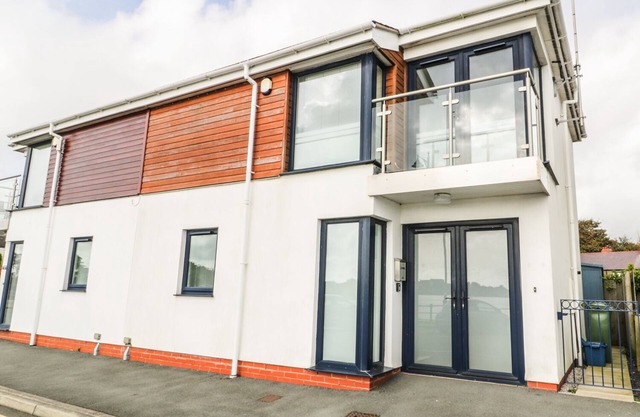 7 Marina View, PWLLHELI