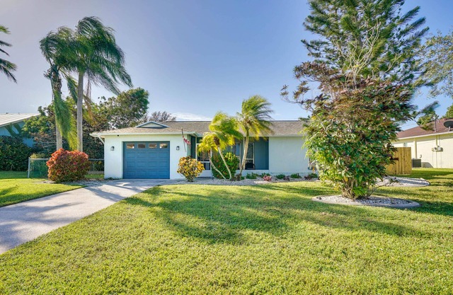 7 Mi to Beaches: Pet-Friendly Cape Coral Home