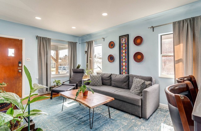 7 Mi to Denver: Inviting Aurora Home w/ Yard!
