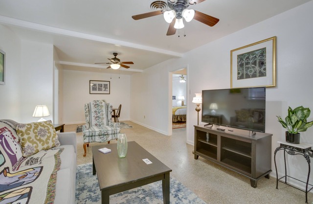 7 Mi to Dtwn NOLA: Pet-Friendly Home w/ Yard