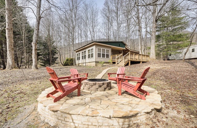 7 Mi to Lake Chatuge: Creekside Cabin w/ Decks!
