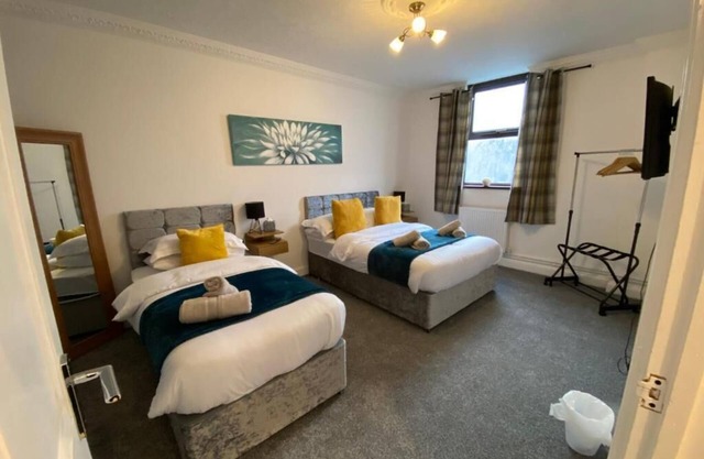 Cosy 2 Bed Flat 1 in Swansea - Home away from Home