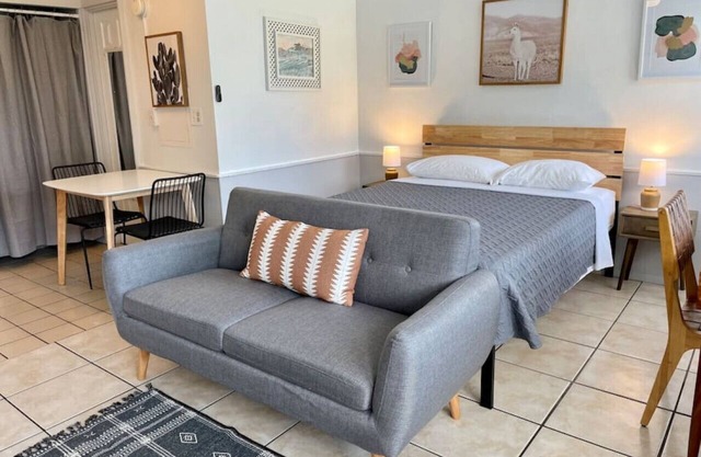 7 · Seaside Artisan Apartment 7