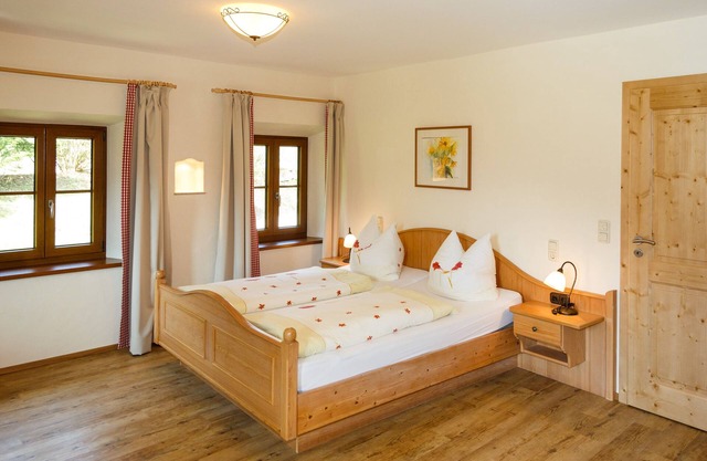 -07- Ferienwohnung "Enzian" (130 qm), Balkon und Terrasse, Küche extra, 4 Schlafzimmer, max 8 Pers, WLAN