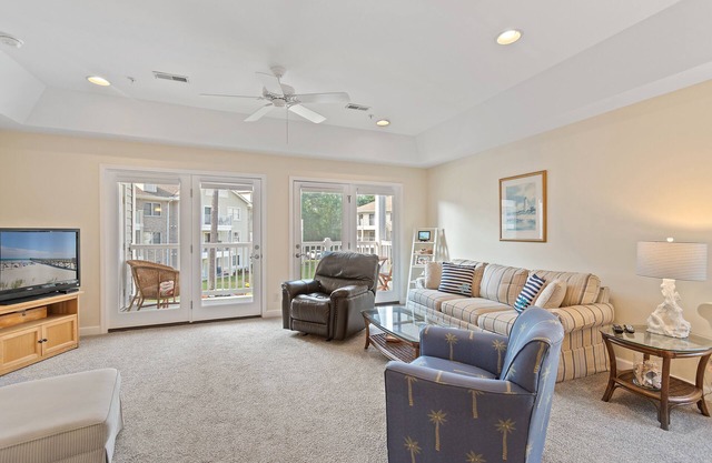 708 Three bedroom/2 bath condo with Coastal Comfort only minutes to Sunset Beach