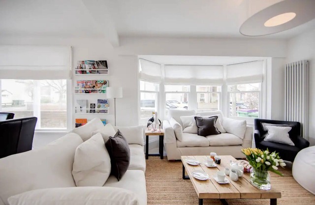 74 By The Sea - * Superbe * Scandi-Coastal Home!