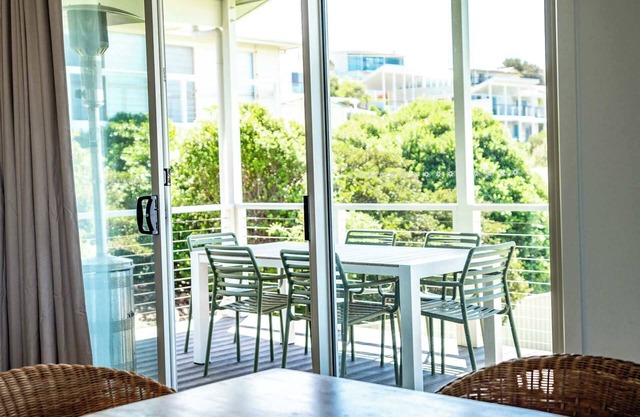 74 Corcoran Avenue, Coastal family retreat