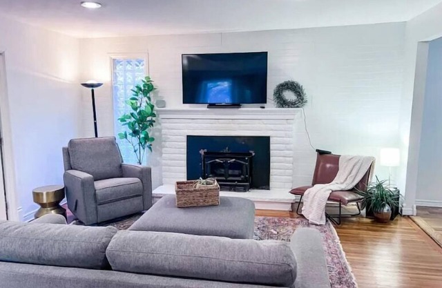 7406 WHOLE House (Including 7406A) · Convenient Kirkland Home w/Fenced Yard