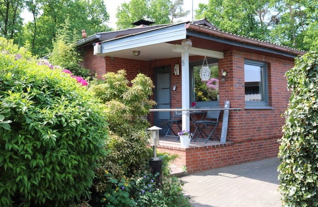 75 m², max. 2 adultes, endroit calme, jardin clôturé de 1200 m²