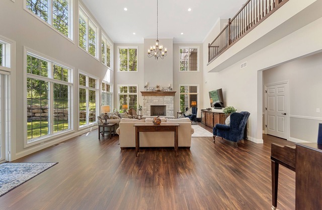 Grande maison sur terrain boisé. À quelques minutes de l'ouest et du centre-ville de Madison