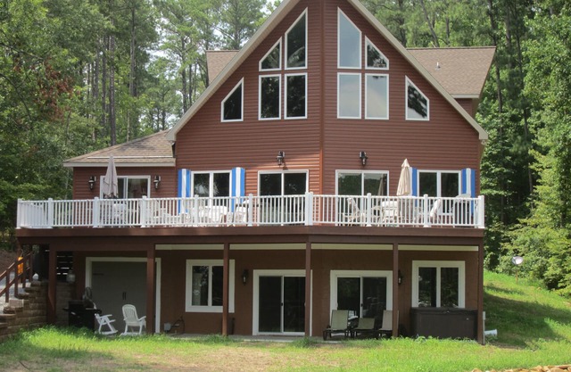 Paradis tropical sur le lac Gaston Boathouse / Kayaks / Paddle boards. Animaux acceptés!