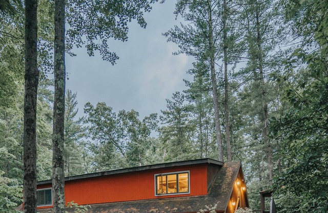 75 acres Nature Retreat Farm: Cabines-Tentes-Cascades-Piscine-Hotub-Chevaux