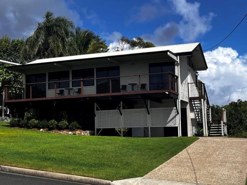 76 Cooloola Drive - Rainbow Beach. Aircon. Wifi. Ocean views