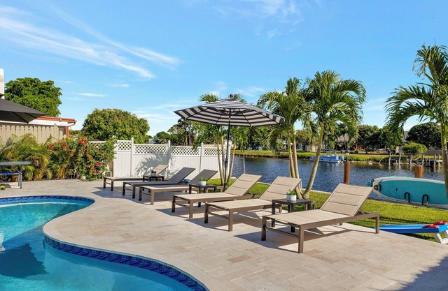 TP Serene Waterfront Luxury: Heated Pool, Tiki Hut in Delray Beach
