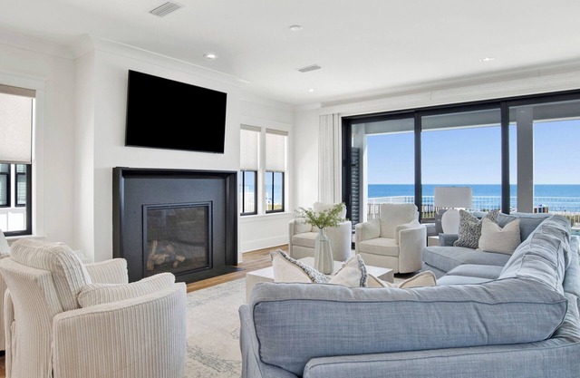 7BD/7BA Luxury Gulf-Front Home w/ Private Pool + Beach Access