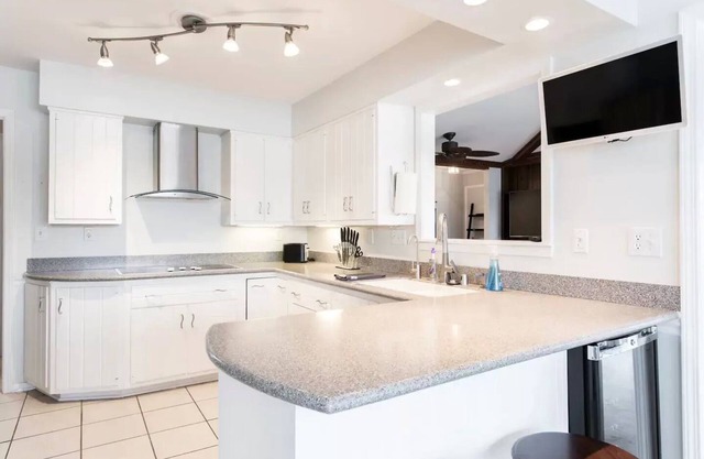 Propiedad frente al agua, 4900 pies cuadrados 3BR, 3 baños, capacidad para 8 personas, sala multimedia 1 suite principal