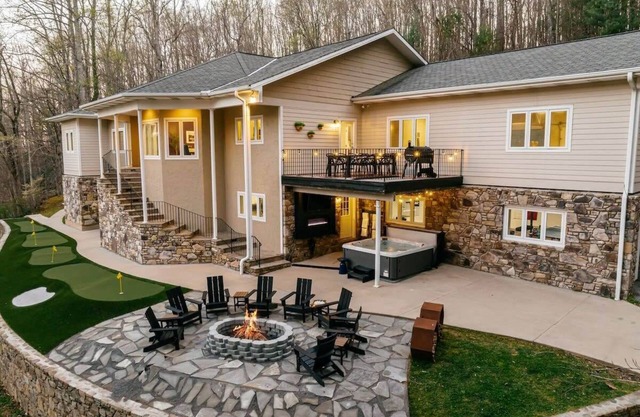 7k Sq/Ft Mountain Estate - Luxurious Family Fun
