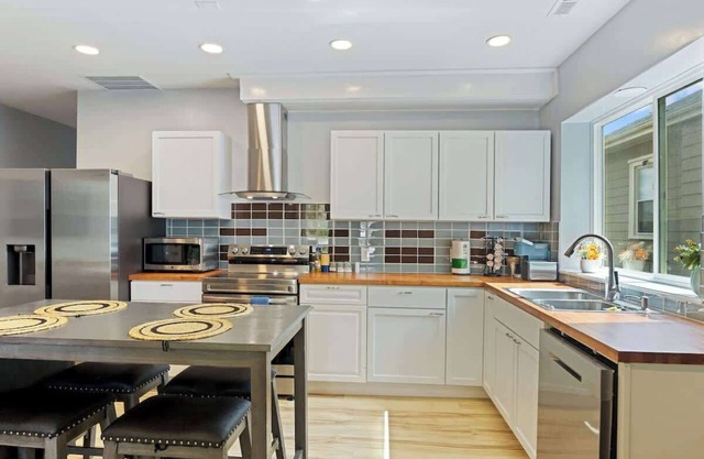7 Mi to Louisville: Pet-Friendly New Albany Home