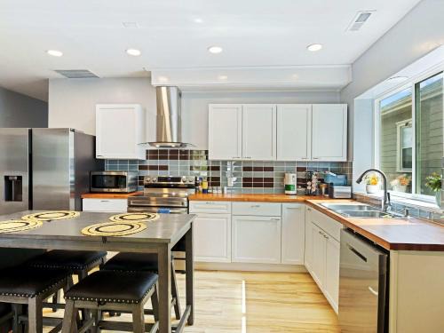 7Mi Louisville Pet-Friendly Home