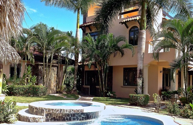 P1 * 2 / Vues et brises océaniques ~ CONCIERGE ~ 2Pools ~ Rancho ~ BBQ ~ Ping Pong ~ Top Terrace