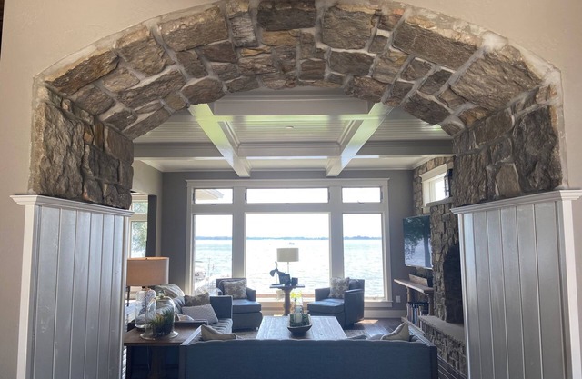 NFL Draft week 🏈 8 bed 7 bath lake house! Transport to GB available.