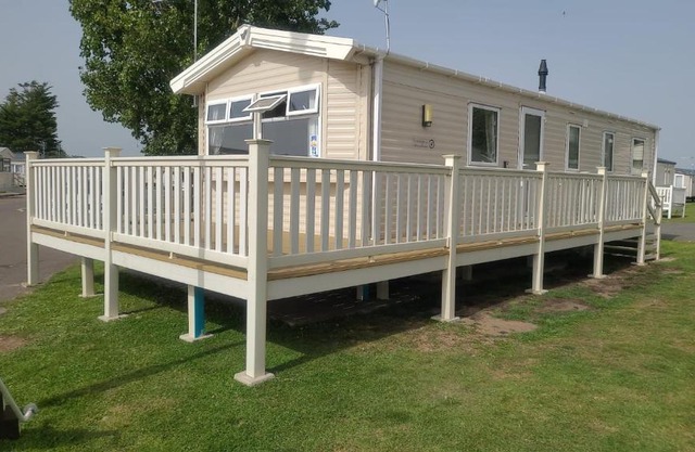 8 Bed Sun Decked Caravan Unlimited High speed Wifi and fun at Seawick Holiday Park