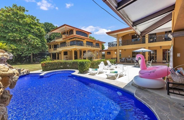 8 BR Private Party Complex MEILLEUR emplacement - Marchez vers TOUT! Jusqu'à 200 $ de bonus