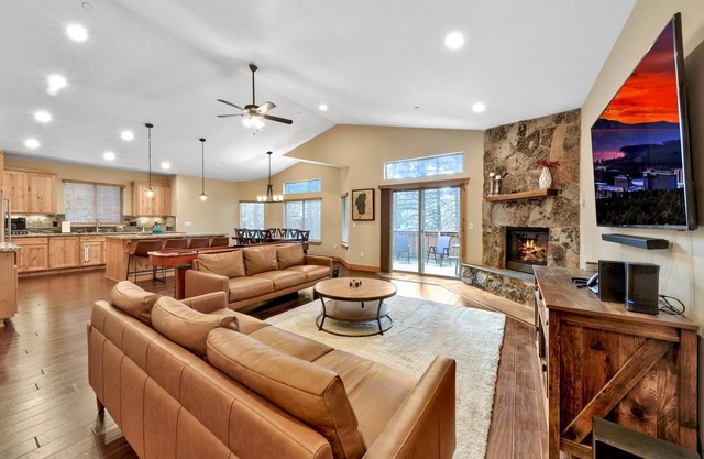 8 Beds, Air Conditioning, Foosball, Games, BBQ, Patio Furniture
