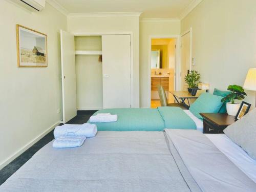 8 Beds l 4 Suites with Office l Austral3