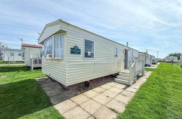 8 berth caravan at Eastgate Holiday Park in Skegness ref 58012D